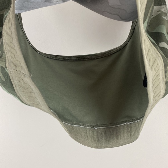 Victoria’s Secret Pink Camo Sports Bra Size Medium - Picture 6 of 12